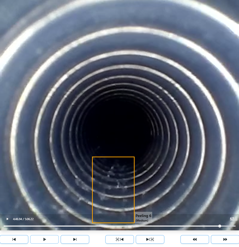 AI Inspektor interface showing damage detection